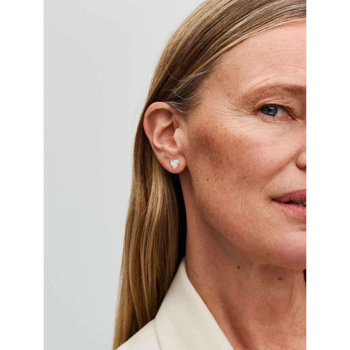 Pendientes Pandora de Botón Blanca Floreciendo 293209C01