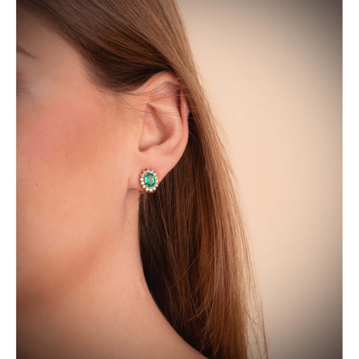 18K PENDIENTES ORO AMARILLO DIAMANTES DE LABORATORIO Y ESMERALDA 7X5 MM 1,50QT 0,580QT VS-2 G. 11,5X9,5 MM CIERRE OMEGA