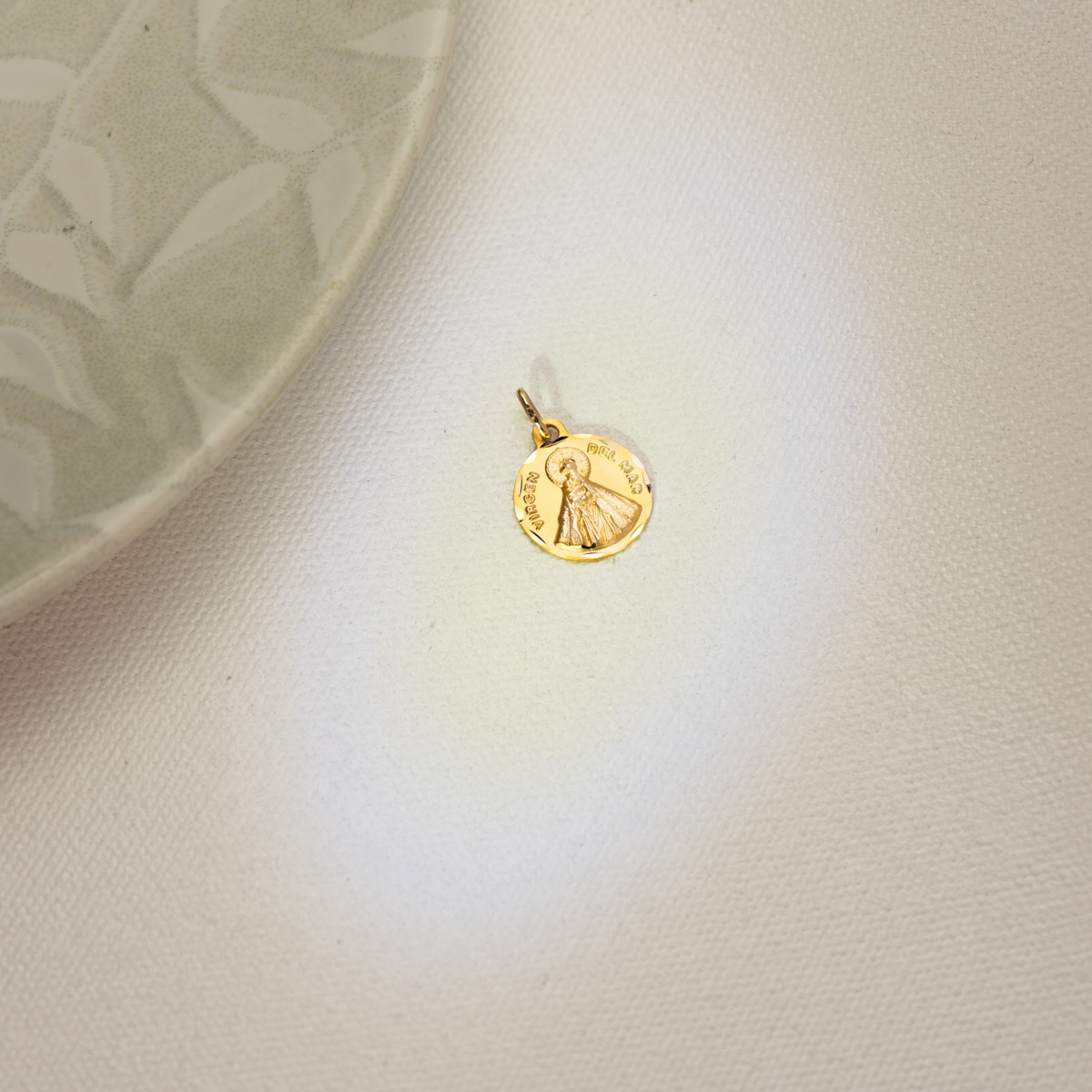 18K MEDALLA ORO AMARILLO NUESTRA SEÑORA VIRGEN DEL MAR 14 MM TALLADA