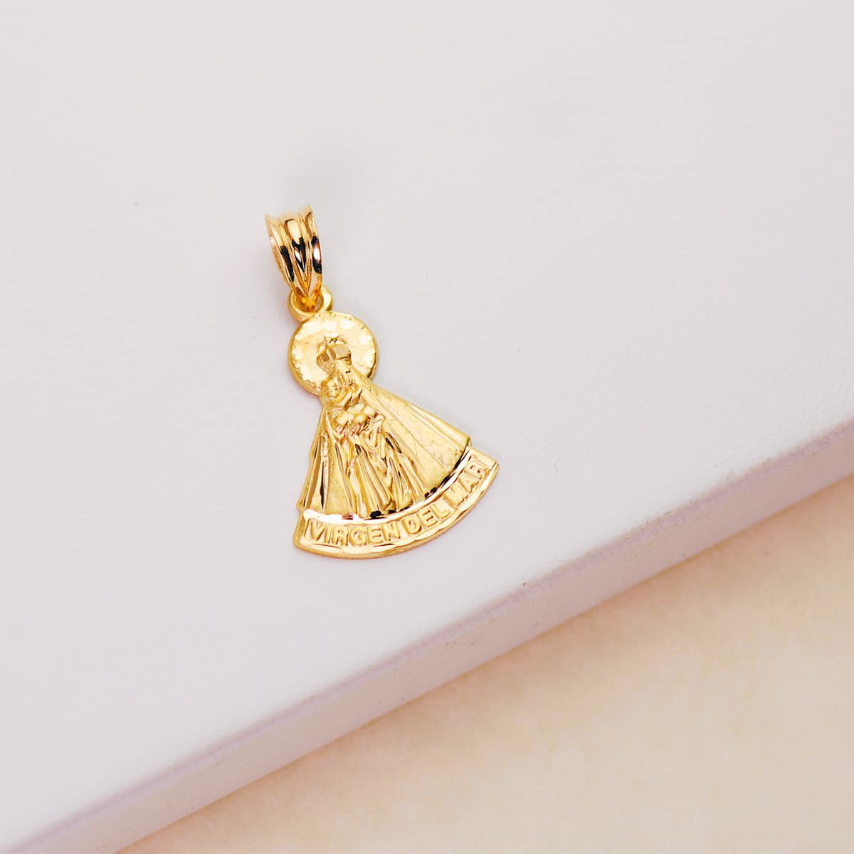 18K MEDALLA ORO AMARILLO VIRGEN DEL MAR SILUETA TALLADA 20X17 MM