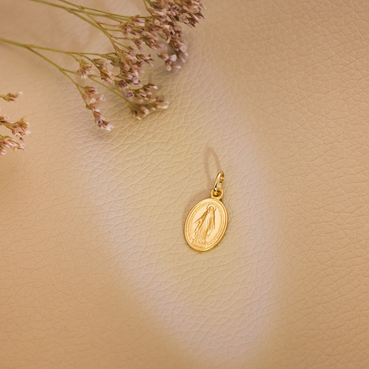 18K MEDALLA ORO AMARILLO VIRGEN MILAGROSA  OVAL 14 X 10 MM