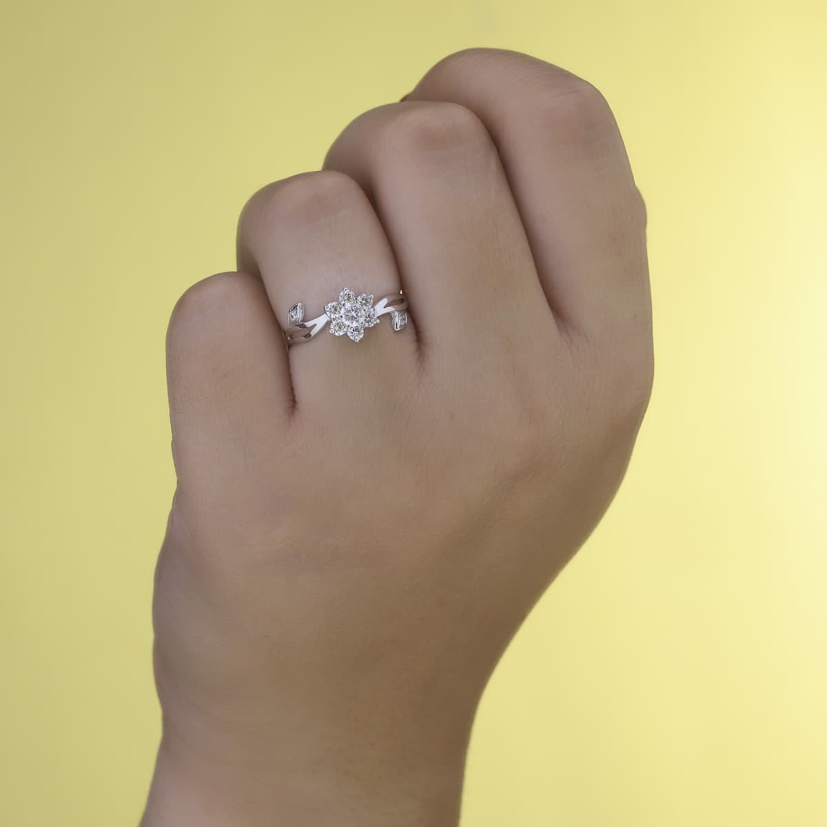 18K SORTIJA ORO BLANCO CUAJO CONCIRCONITAS. ANCHO 10 MM