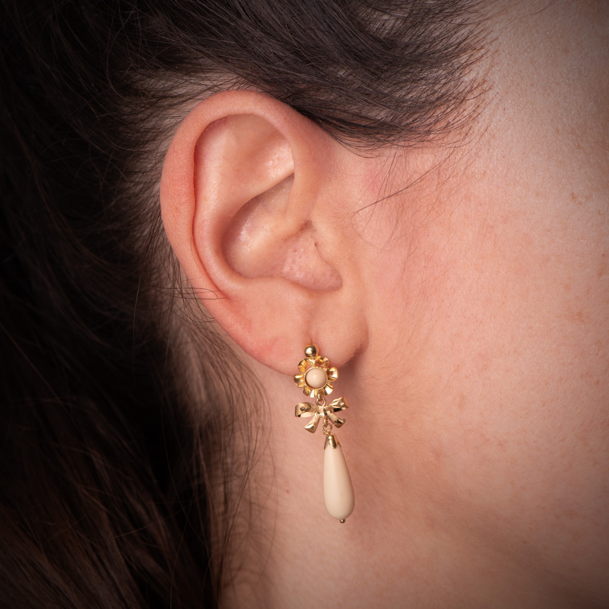 18K PENDIENTES CUBANAS ORO AMARILLO LAZO MARFIL. MEDIDA: 33X10 MM. CIERRE CATALAN