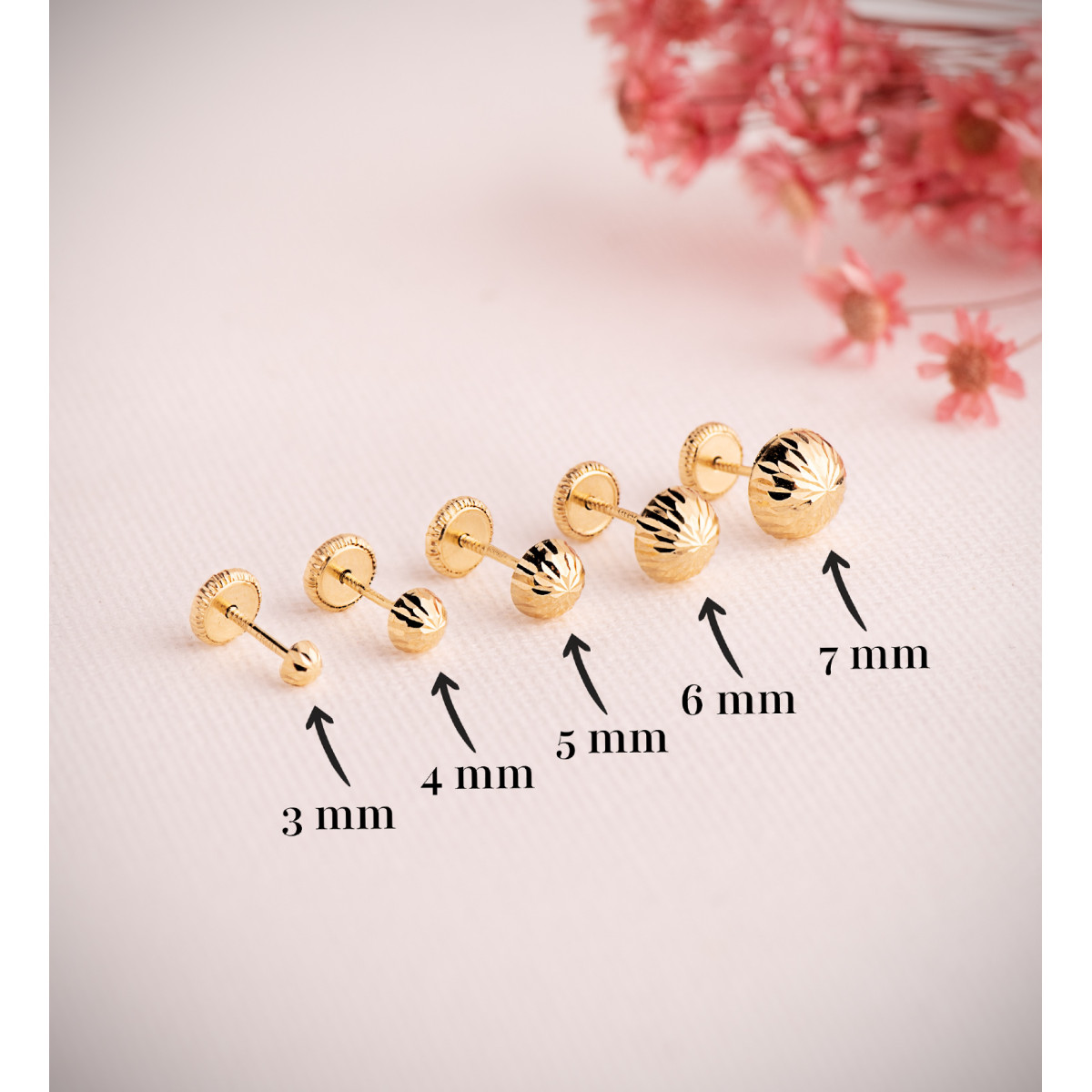 18K PENDIENTES ORO AMARILLO MEDIA BOLA TALLADA HUECA. ANCHO: 3 MM. CIERRE TUERCA