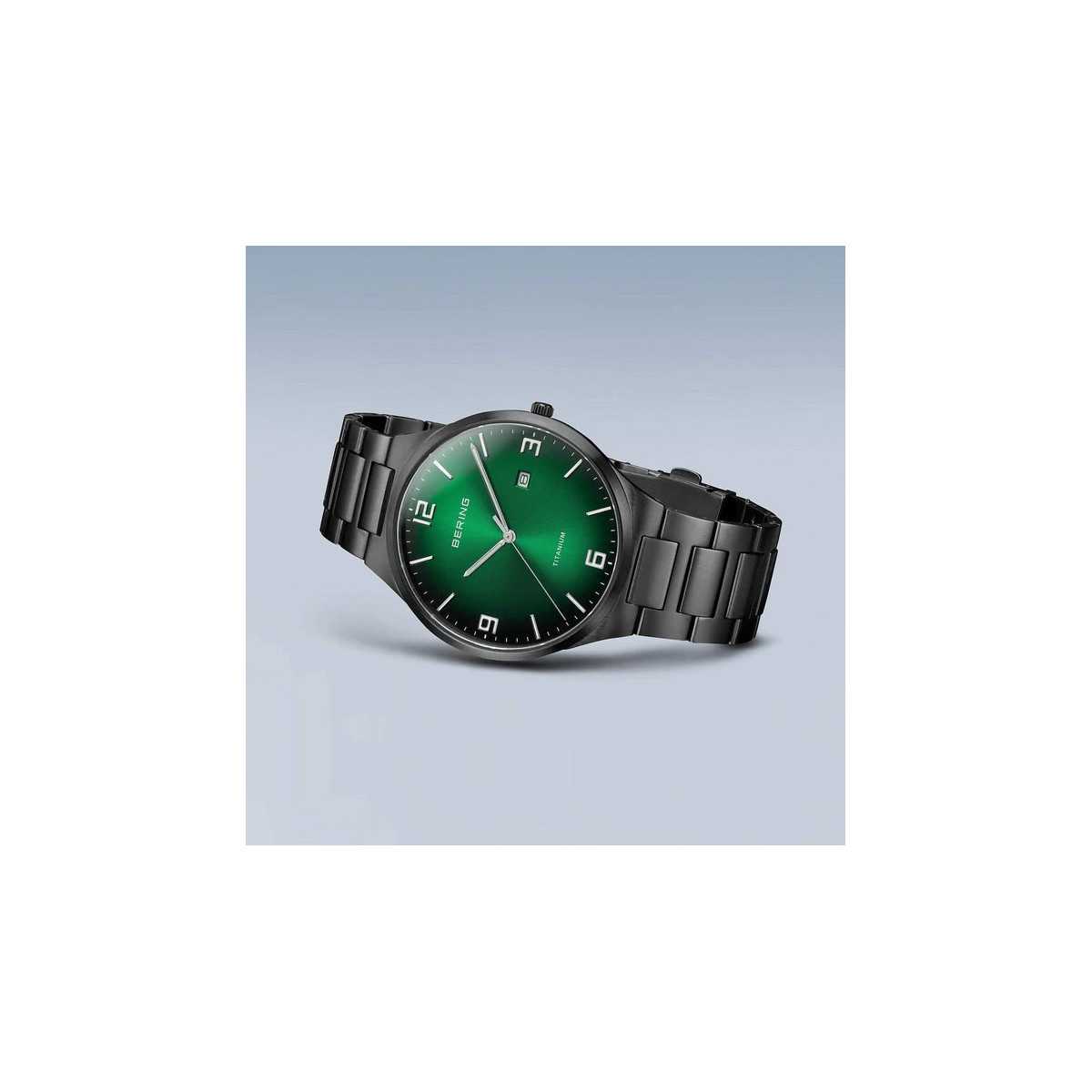 Reloj Bering de Hombre con esfera verde tornasolada y brazalete negro 15240-728