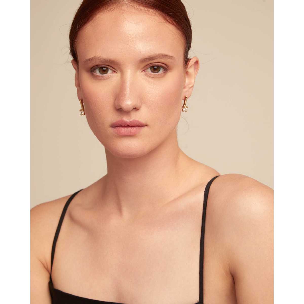 Pendientes Uno de 50 Divine. Bañado en oro de 18k PEN0952BLNORO0U