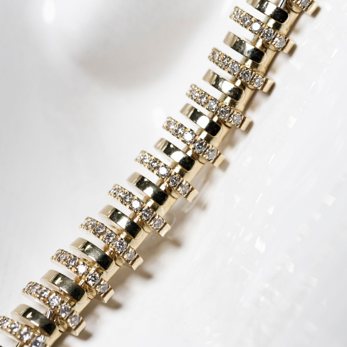 Pulsera de Oro con Barritas y Diamantes BR00249112