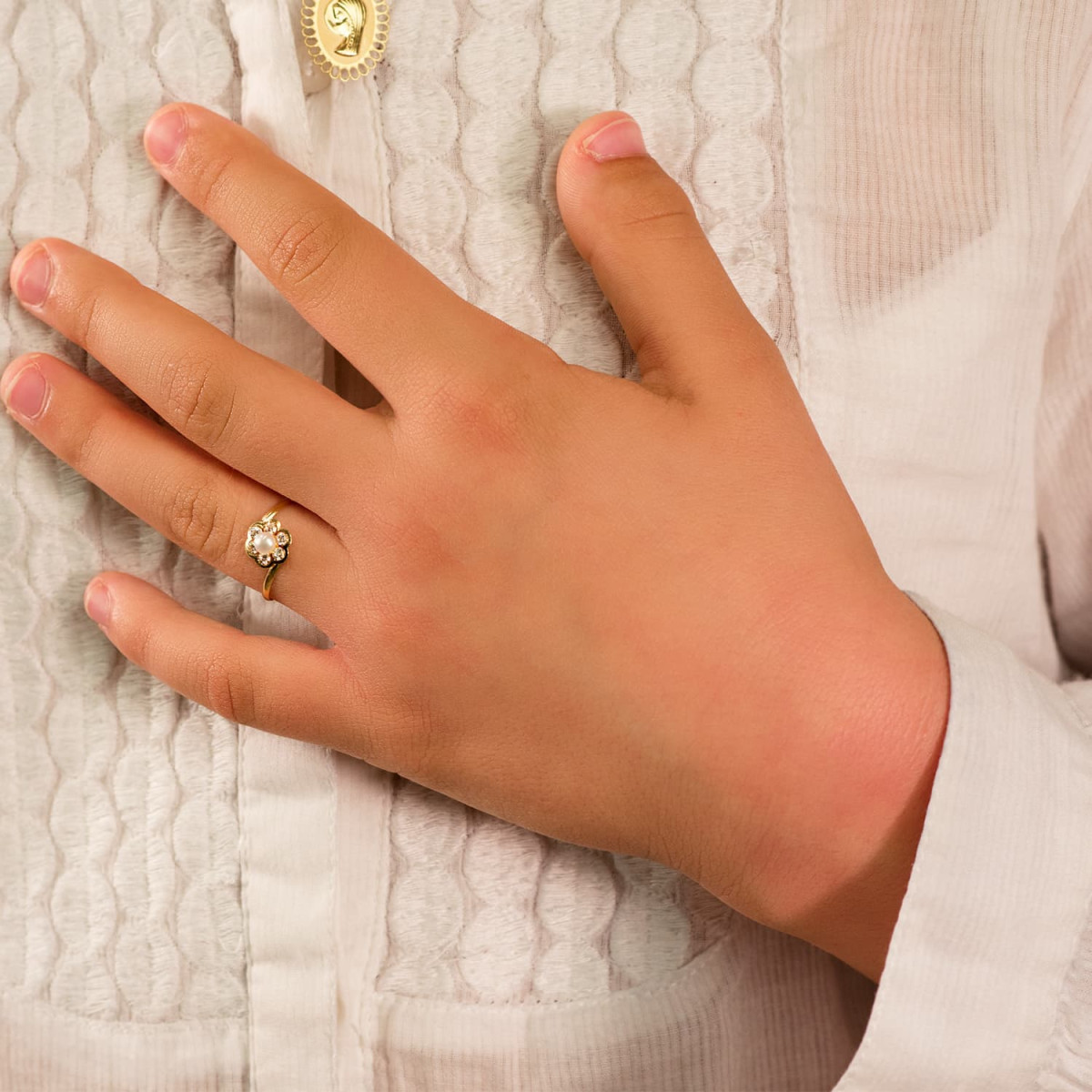 18K SORTIJA ORO AMARILLO FLOR CON CIRCONITA Y PERLA 3.5 MM