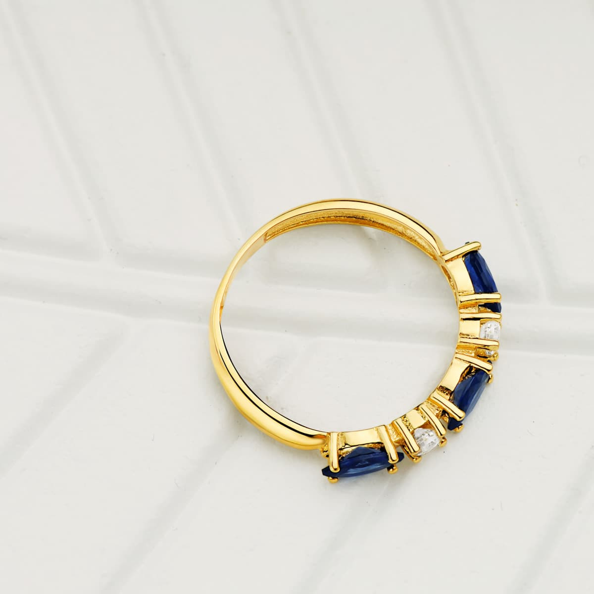 18K SORTIJA ORO AMARILLO 3 CIRCONITA ROJAS TALLA MARQUISE ANCHO 3 MM